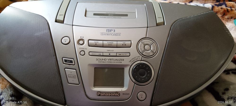 Vînd casetofon Panasonic