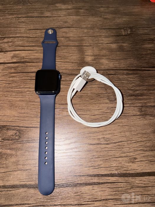 Apple watch 6, 44 mm.