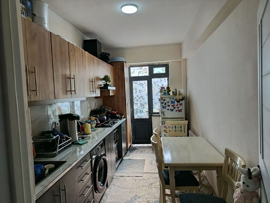 Kvartira honadon sotiladi