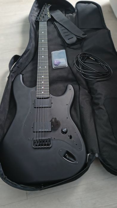 Set Muzical: Chitară Electrică Harley Benton ST-20HH Active SBK , Amplificator Harley Benton HB-20R & Căști Studio Behringer DH100 + Accesorii