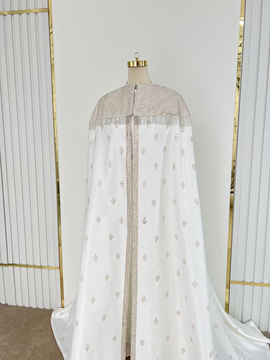 Abaya sotiladi komplekt