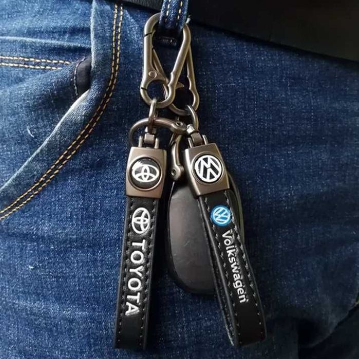 Луксозен кожен ключодържател с карабинер и отвертка