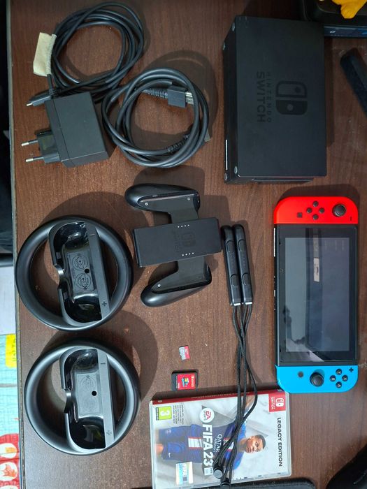 Nintendo Switch cu accesori si 2 jocuri Fifa 23 si Mario Odessy. Citiți descrierea pentru mai multe detalii