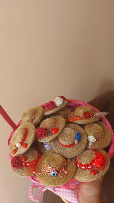 Pălăriuțe din iută cu magnet , decorate (mărțișor) handmade