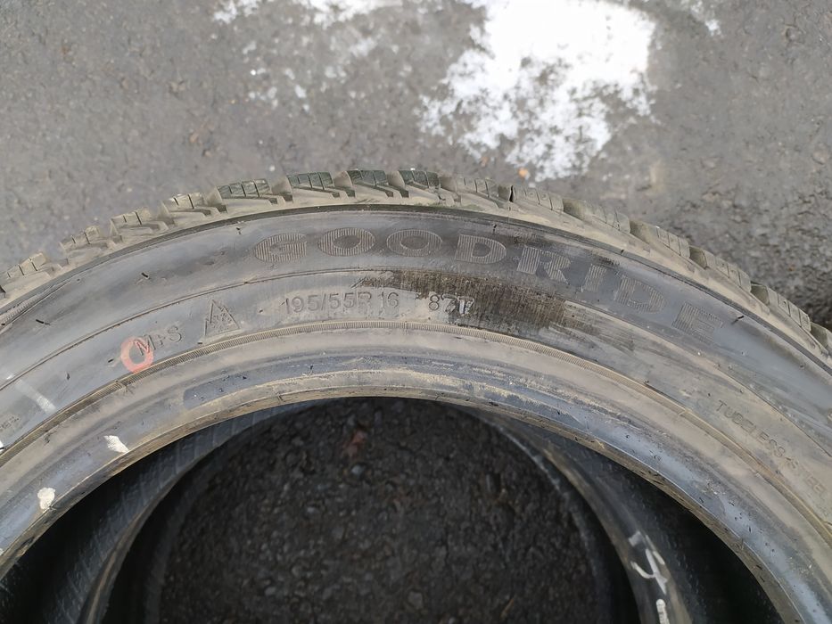 Продам зимние шипованые шины