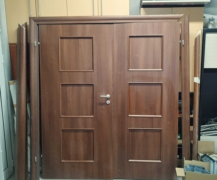 Портална врата, двукрила с каса плътна за отвор 190/210