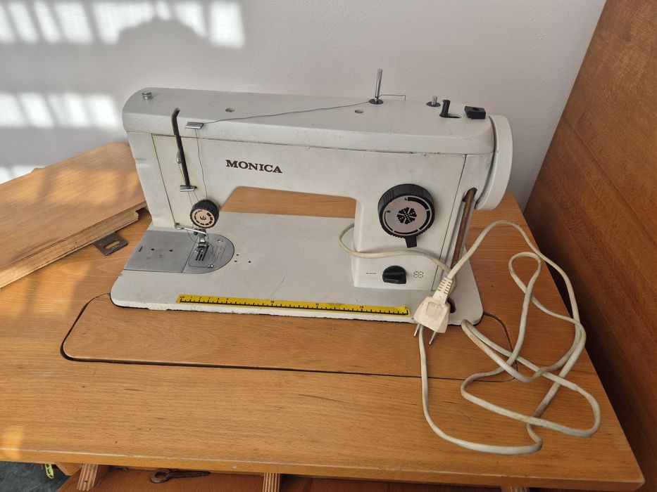 Masina de cusut Monica