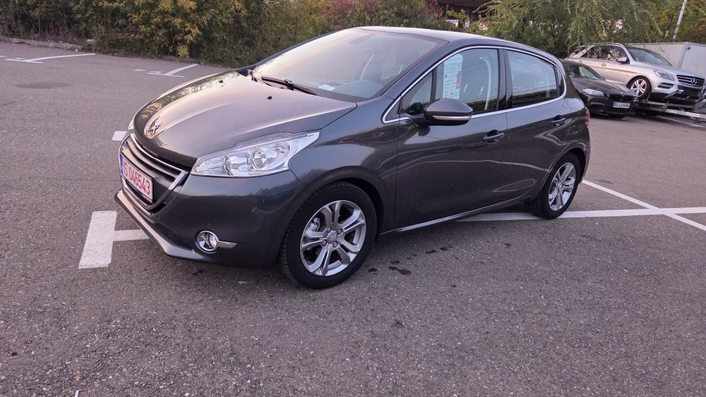 Peugeot 208 Benzina 1.2 Navigatie model 2015 euro 5 Top Top 10