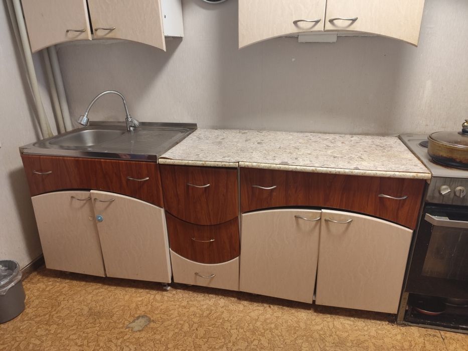 Продам кухонный гарнитур б/у