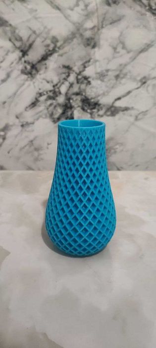 Декоративная ваза для цветов.