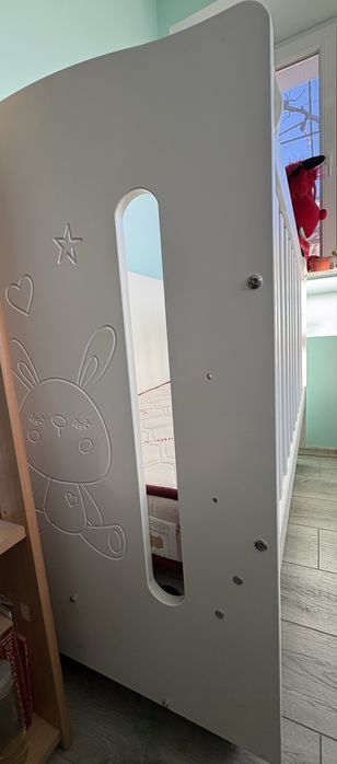 Дървена бебешка кошара с матрак