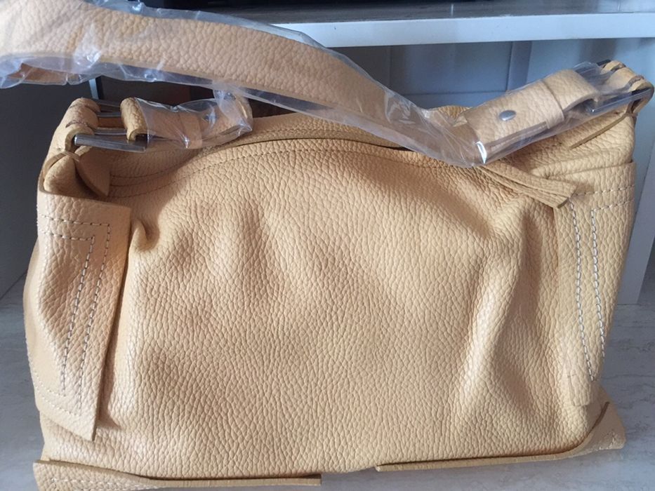 Чисто нова чанта, естествена кожа.