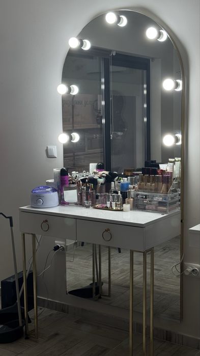 Холивудско огледало-Гримьорна