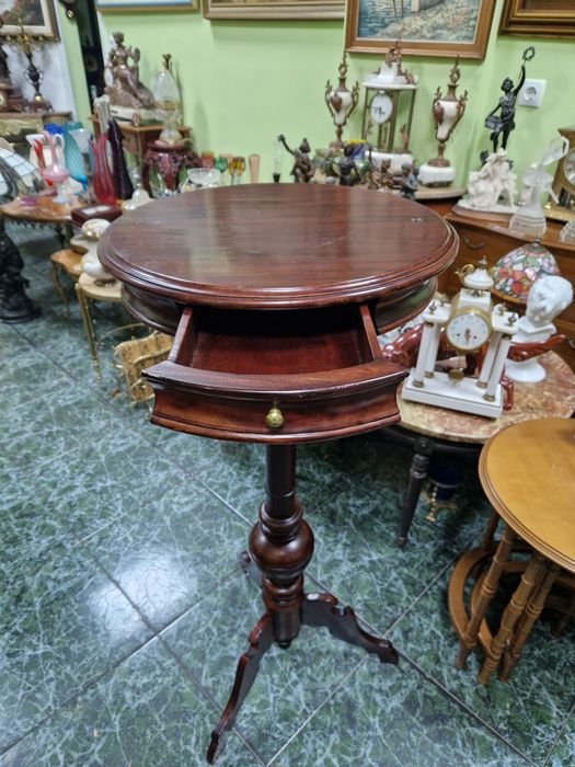 Уникална антикварна висока френска масичка