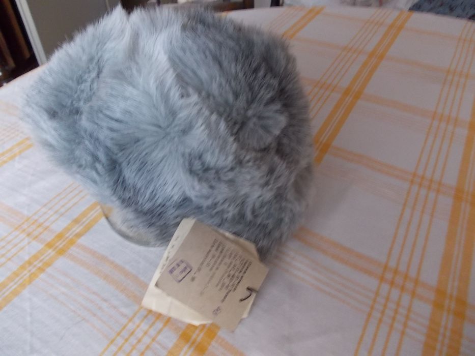 Зимна дамска шапка намаление