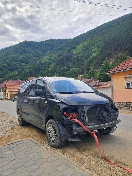 Vand sau dezmembrez microbuz Hyundai H1