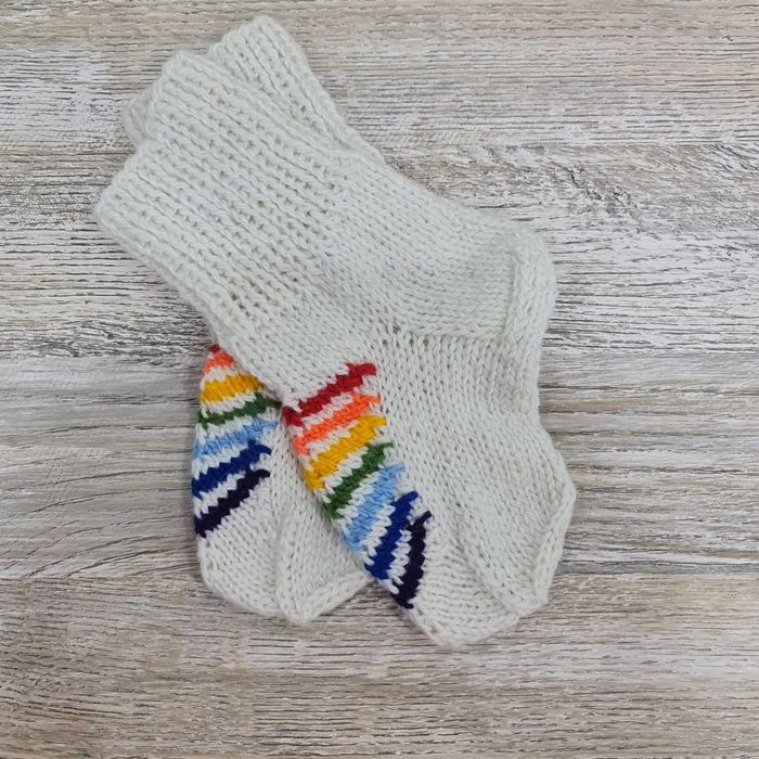 Носки тёплые, шерстяные и вязаные.