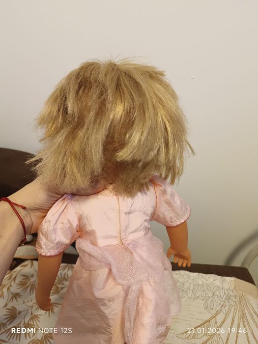 Păpușa care vorbește în limba germana