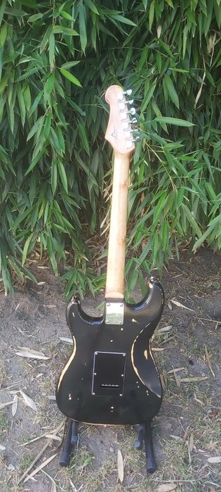 Vând Fender stratocaster Relic Stevie Ray Vaughan  copie