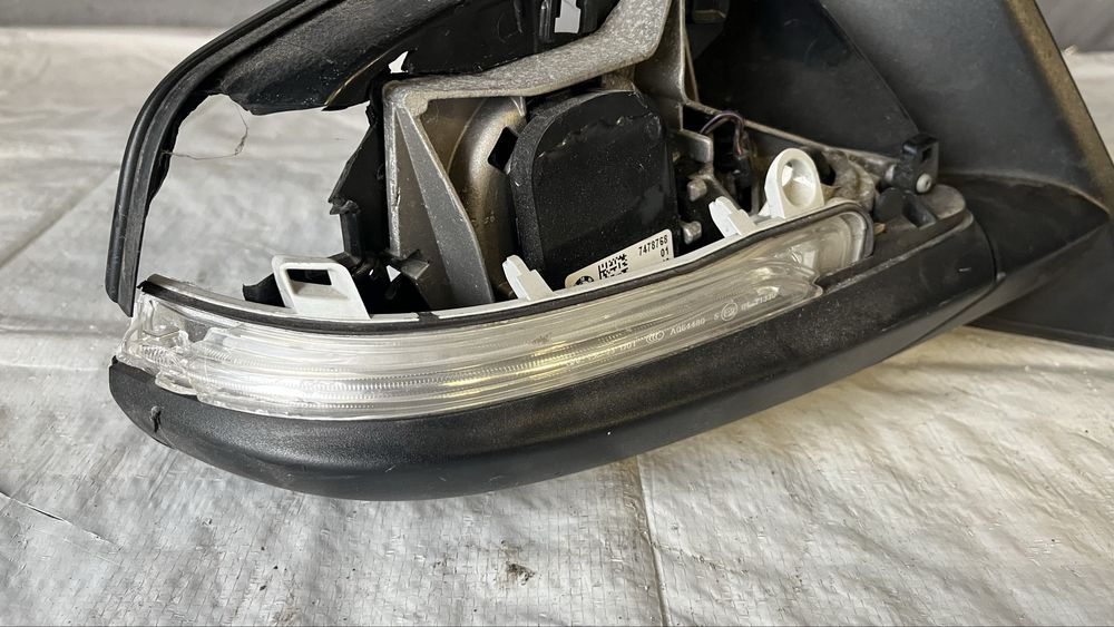 Дясно огледало без заден капак и стъкло BMW 2 F46 (2014-2021)