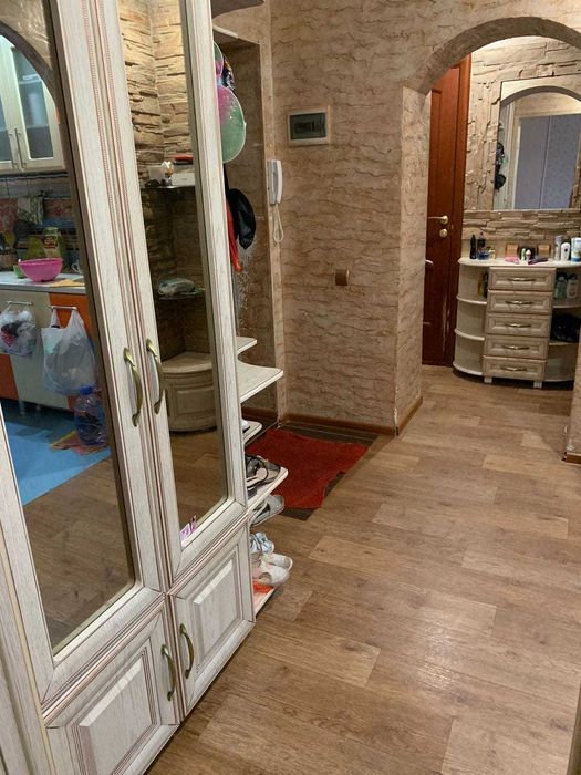 Продается  2 ком. Район 8 школы