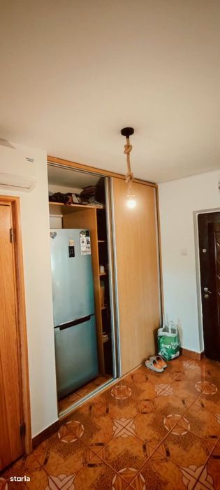 Apartament 2 camere decomandat, zona Buzaului.
