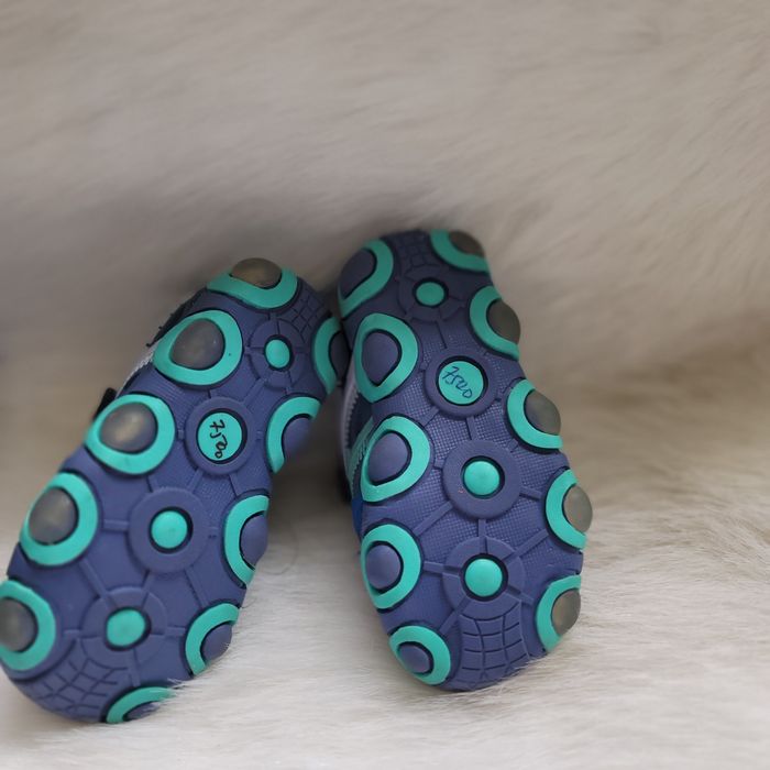 Кроссовки для девочки и мальчика(для двойняшек)