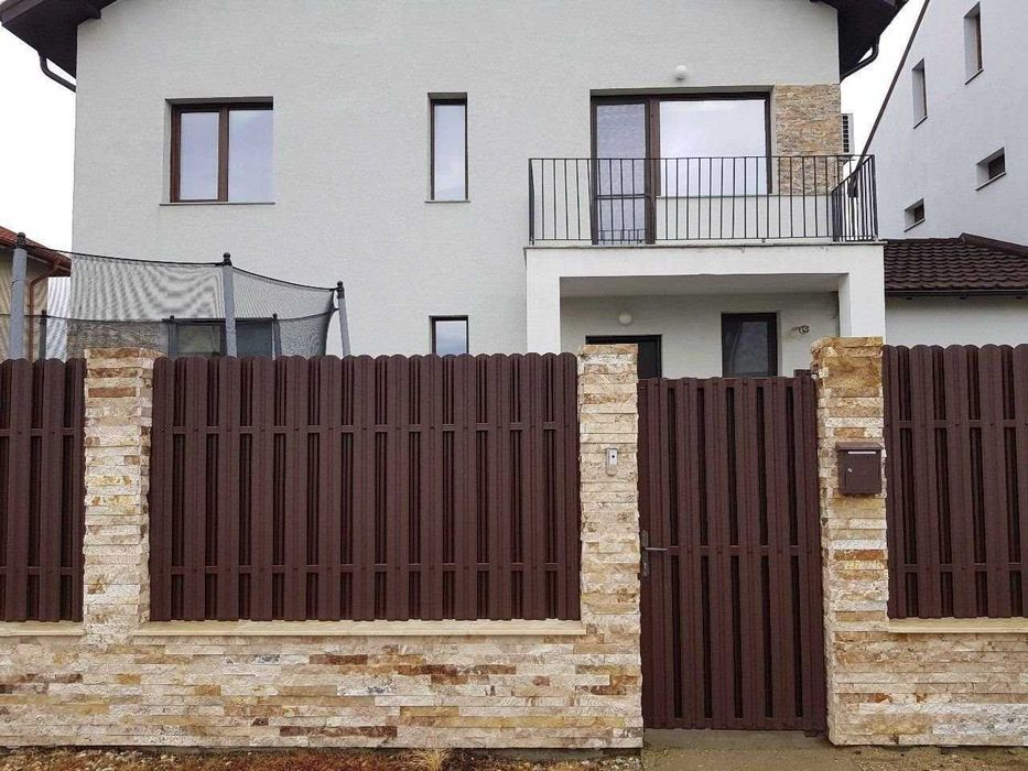 Garduri si porti din sipca metalica, panou stil jaluzele, tabla cutata, plasa bordurata, fier forjat, BCA si alte modele disponibile