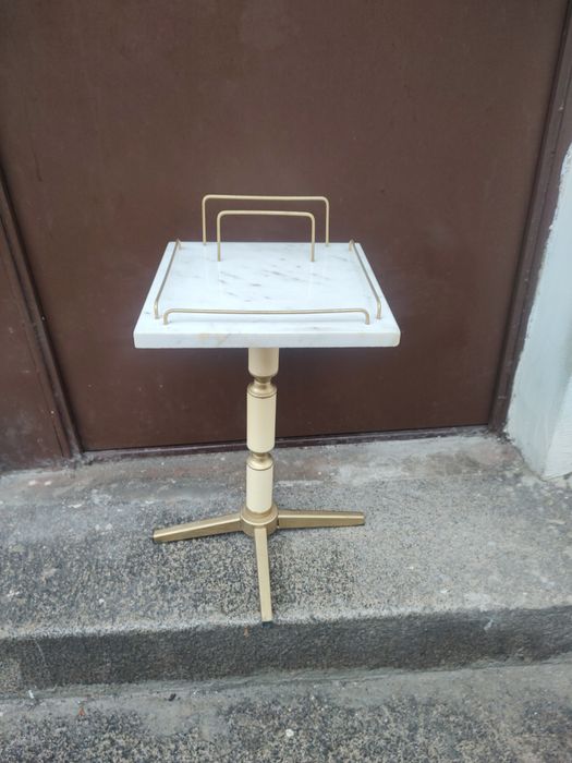 Винтидж масивна мраморна масичка с месингови елементи