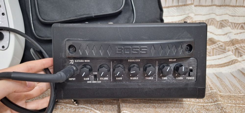 Chitară electrică Ibanez set complet (chitară+husă+amp+cablu+strap)