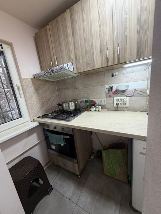 Închiriez Garsoniera etaj 1