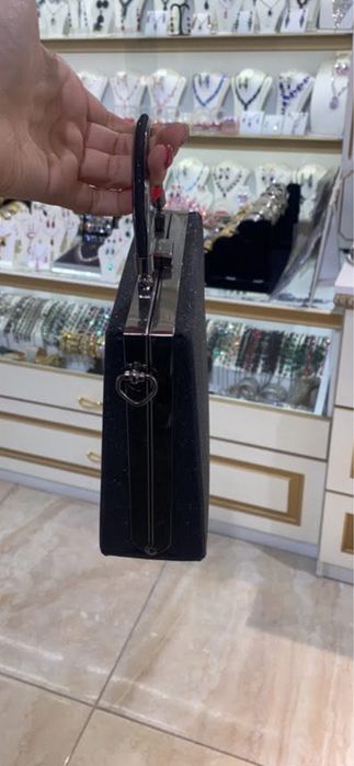 Официална черна чанта