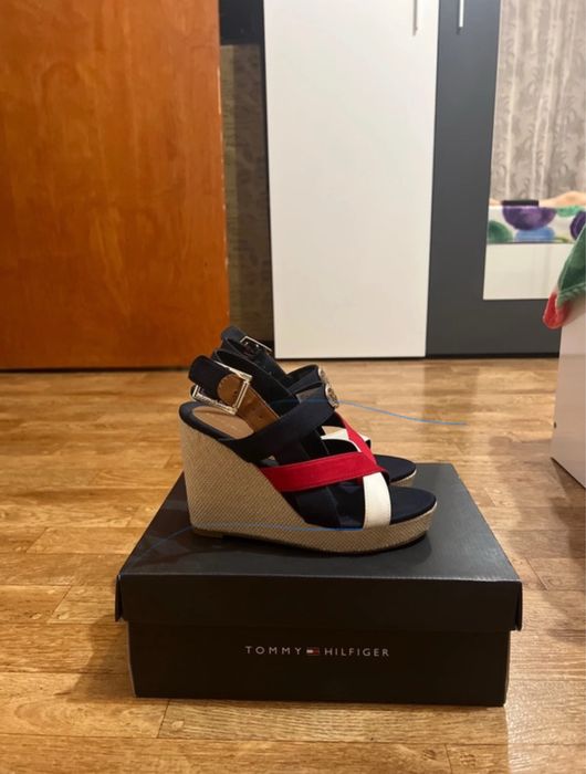 Sandale cu talpa ortopedica Tommy Hilfiger (noi nepurtati)