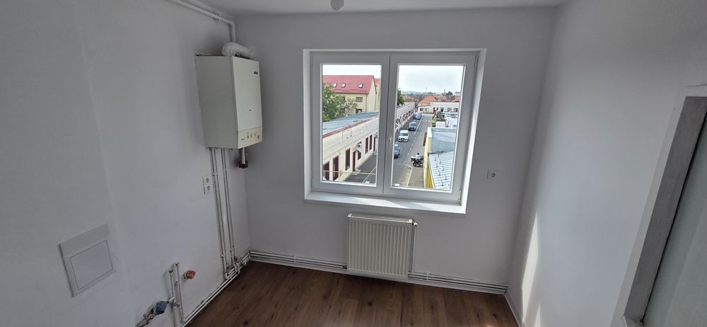 Propietar, vând apartament renovat, etaj 2, zona Terezian, str. Lungă