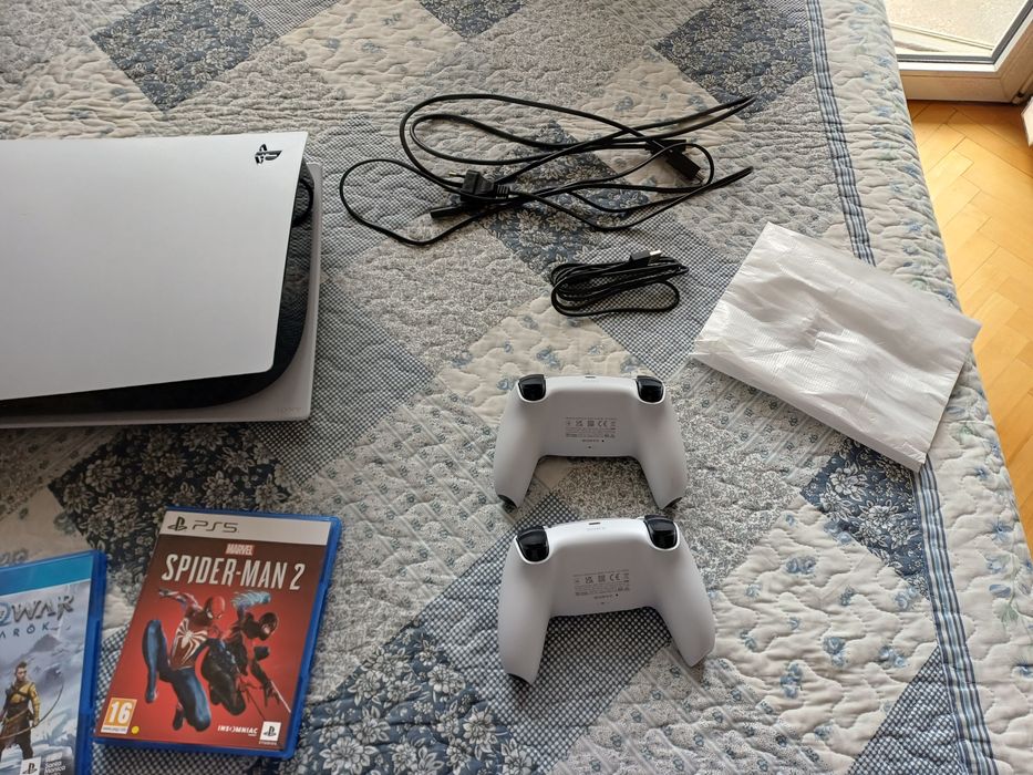 PS5 комплект с God of war Ragnarok и Spider-man 2