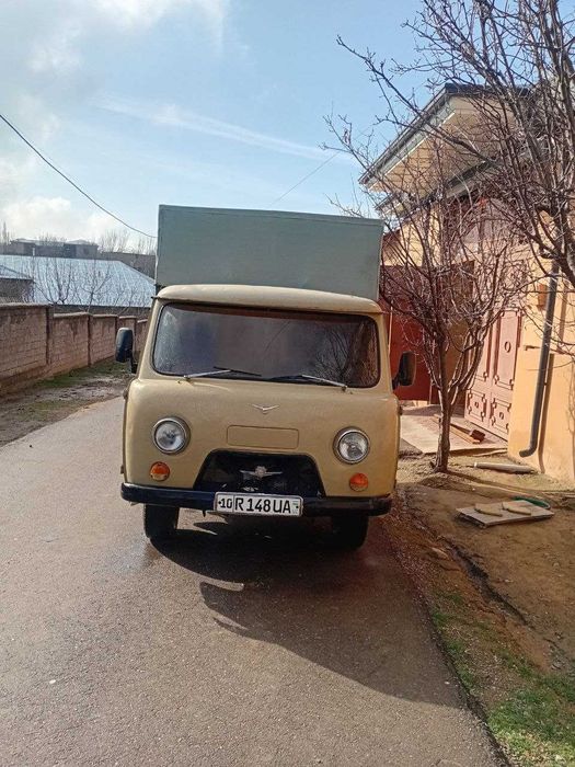 UAZ  452D sotiladi 1990
