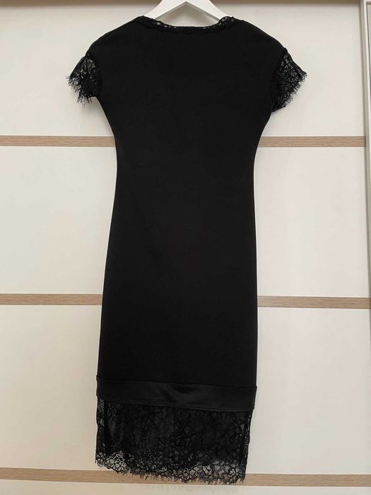 Елегантна черна рокля с дантела