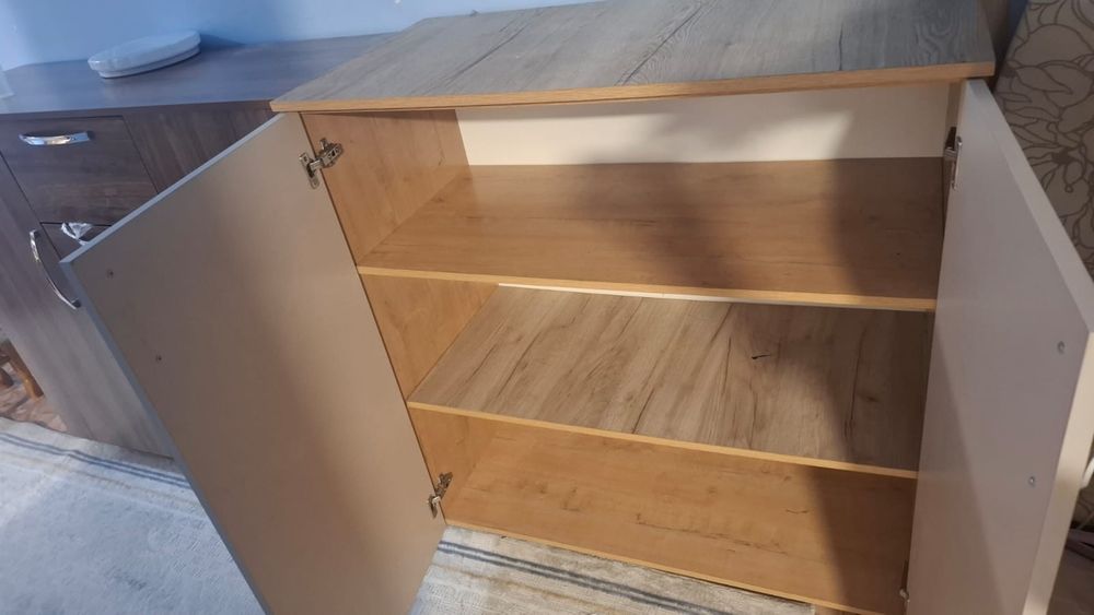 Продам тумбу с распашными дверцами