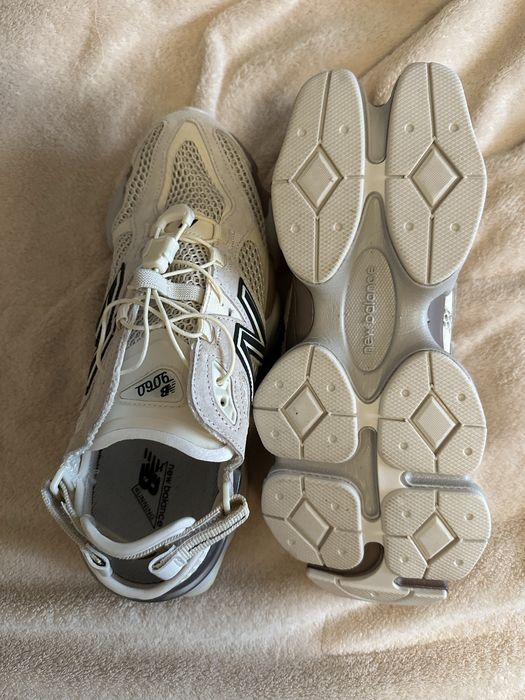 Adidasi New Balance 9060