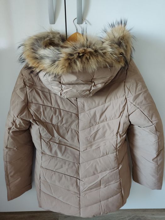 Водоустойчиво бежово зимно яке ново