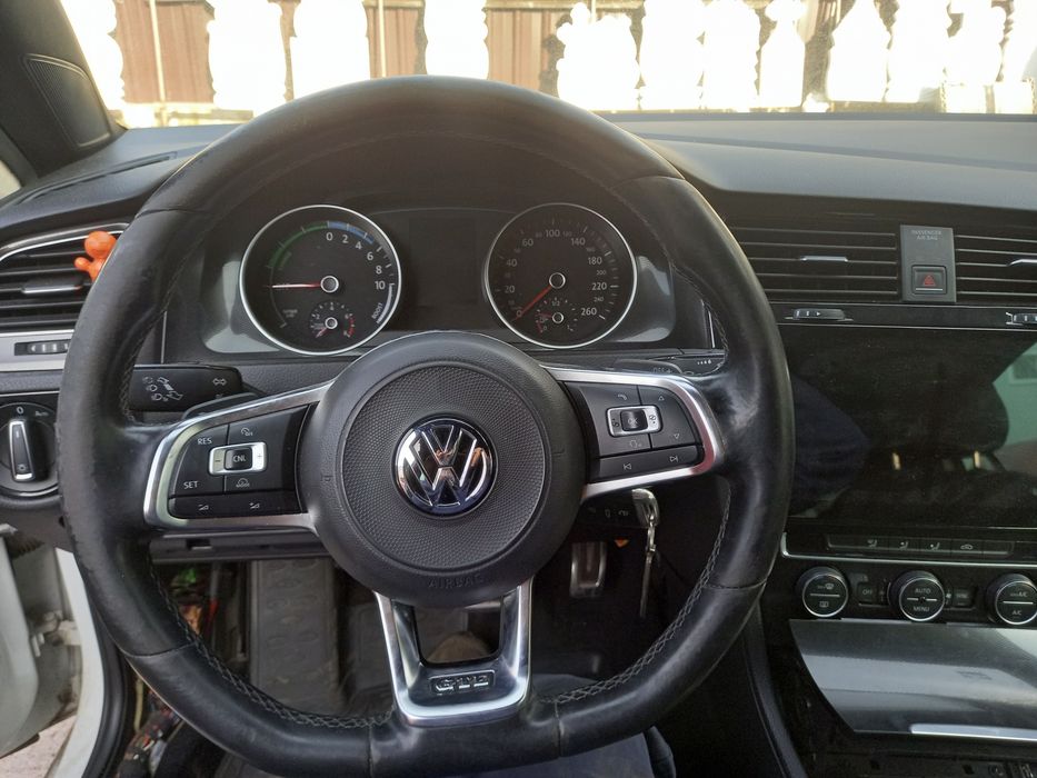 Dezmembrari golf 7 gte 1.4 tsi automat piese golf 7 gte  volan faruri aripi capota hayon interior plafon negru  roti jante cauciucuri  etrieri cutie
