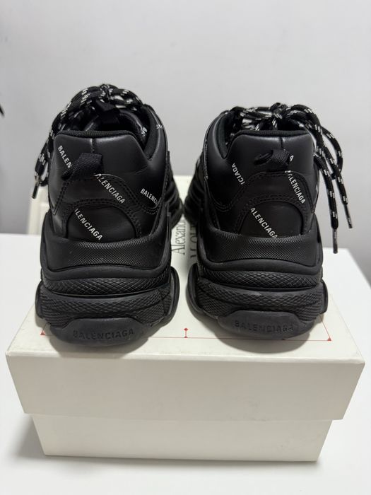 Vand sneakers Balenciaga Triple s 41-42