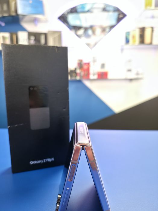 Samsung Z Flip 5 / Lavender / 512 GB / DeluxGSM