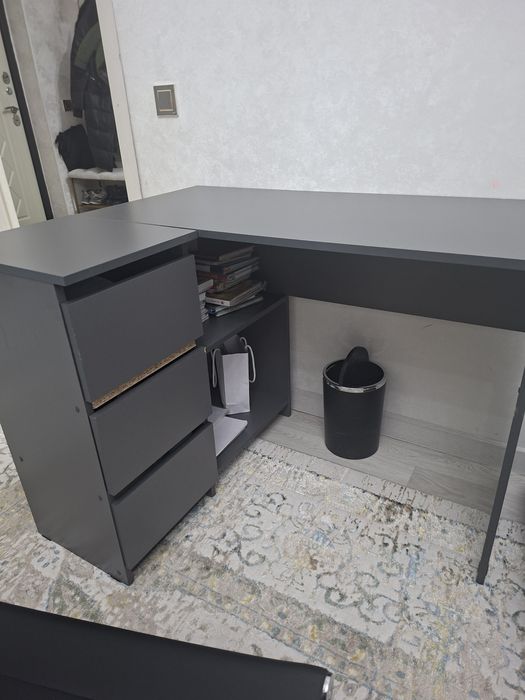 Стол писменный ,кресло