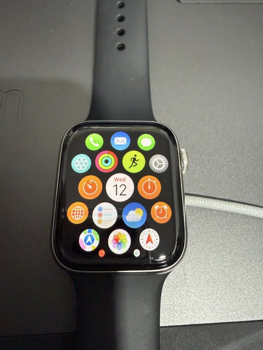 Apple Watch 5 44mm Lte Stainless Steel Saphire Crystal