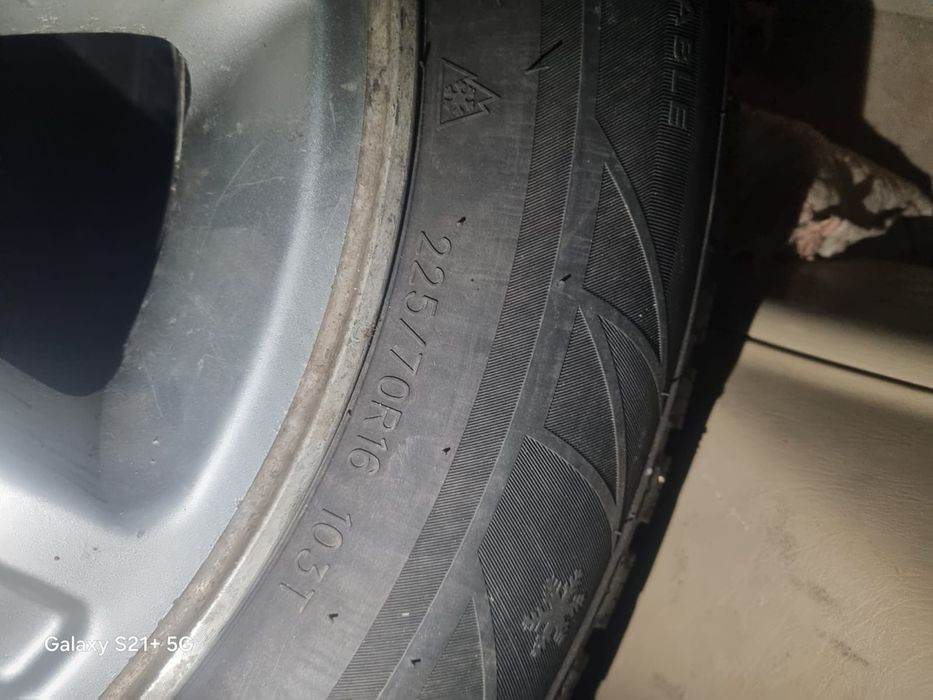 Продам комплект зимней резины