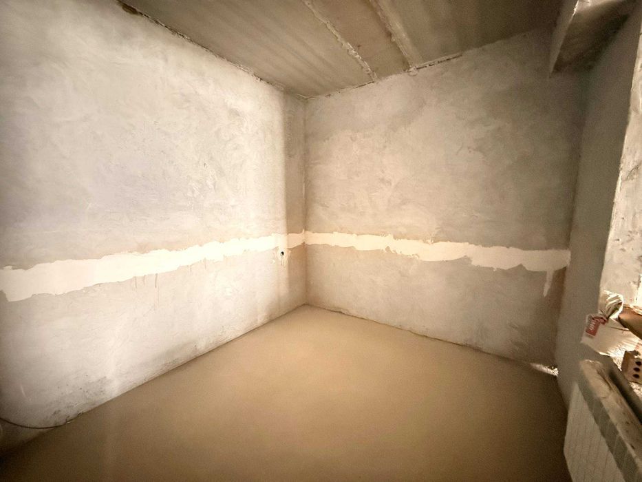 Продаётся 2х комнатная квартира в состоянии коробки в центре города