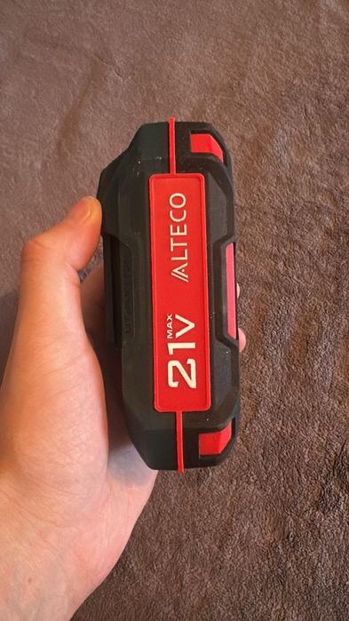 Продаётся зарядка для шуруповерт