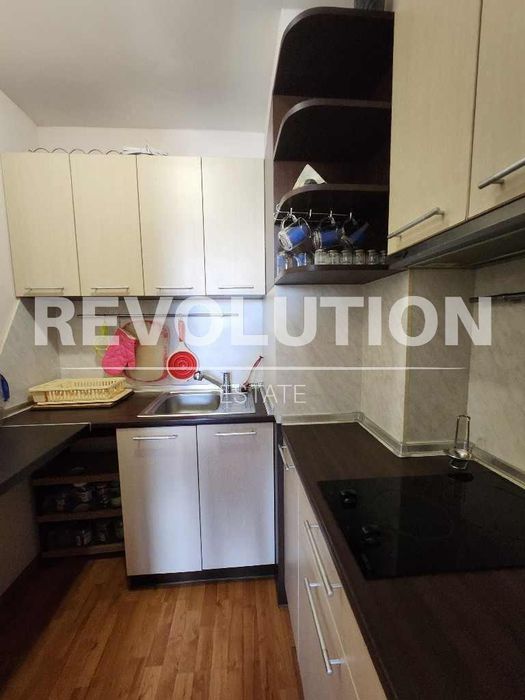 Двустаен апартамент в района на св. Константин и Елена!