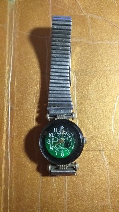 Часы разные пластик